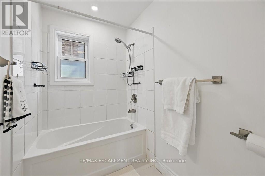 433 EAST 38TH STREET Image 23