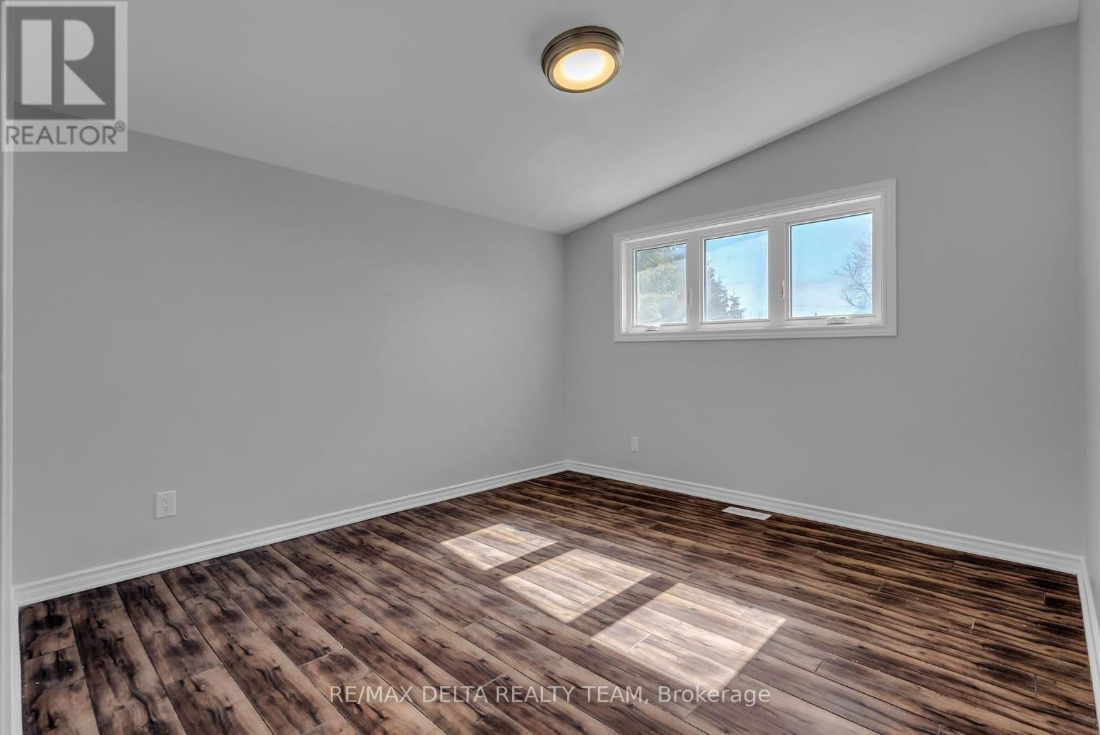 239 TOMPKINS AVENUE Image 17