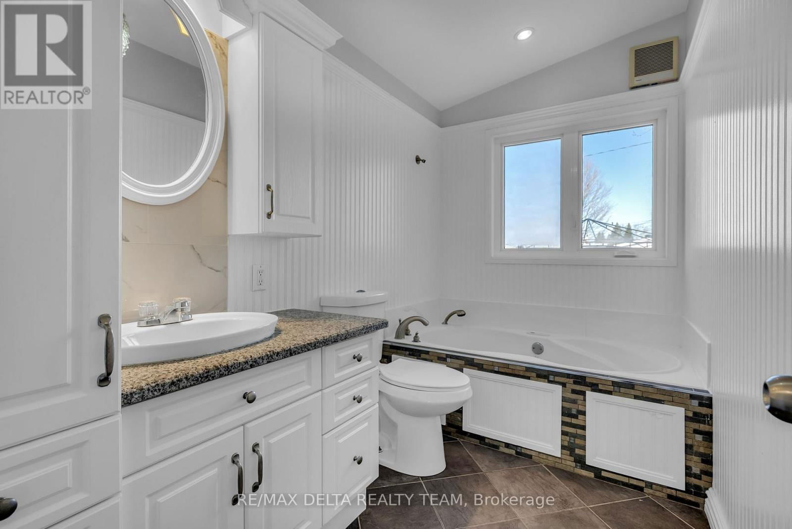 239 TOMPKINS AVENUE Image 20