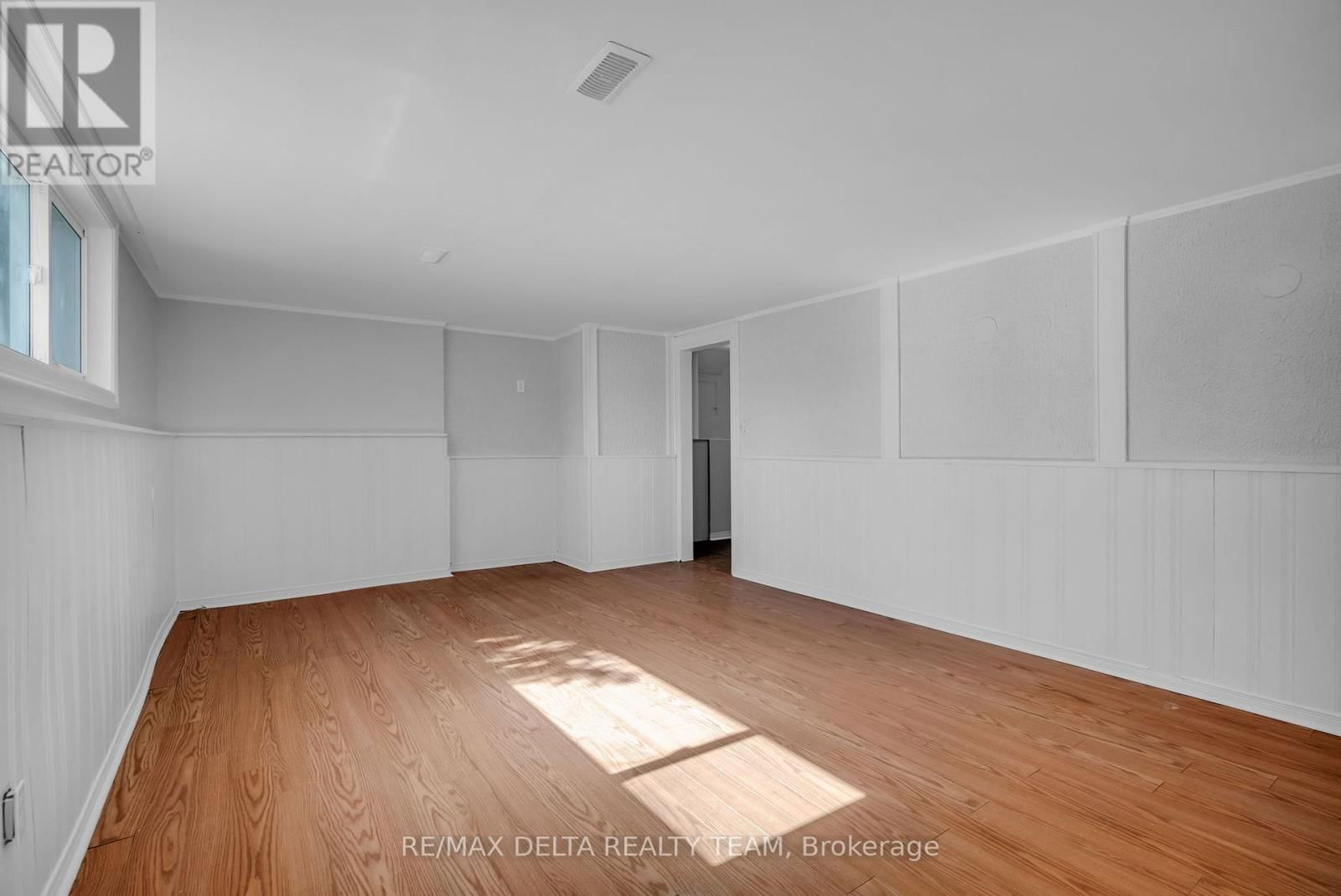 239 TOMPKINS AVENUE Image 23