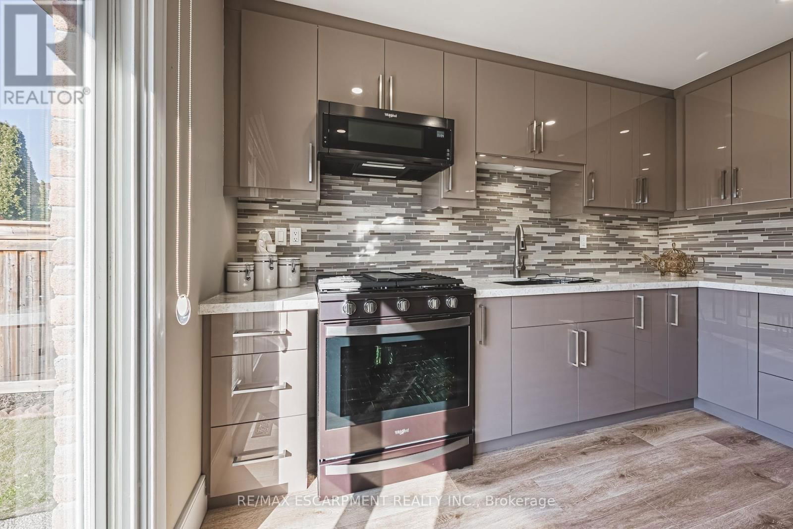 103 BROUGHTON AVENUE Image 11