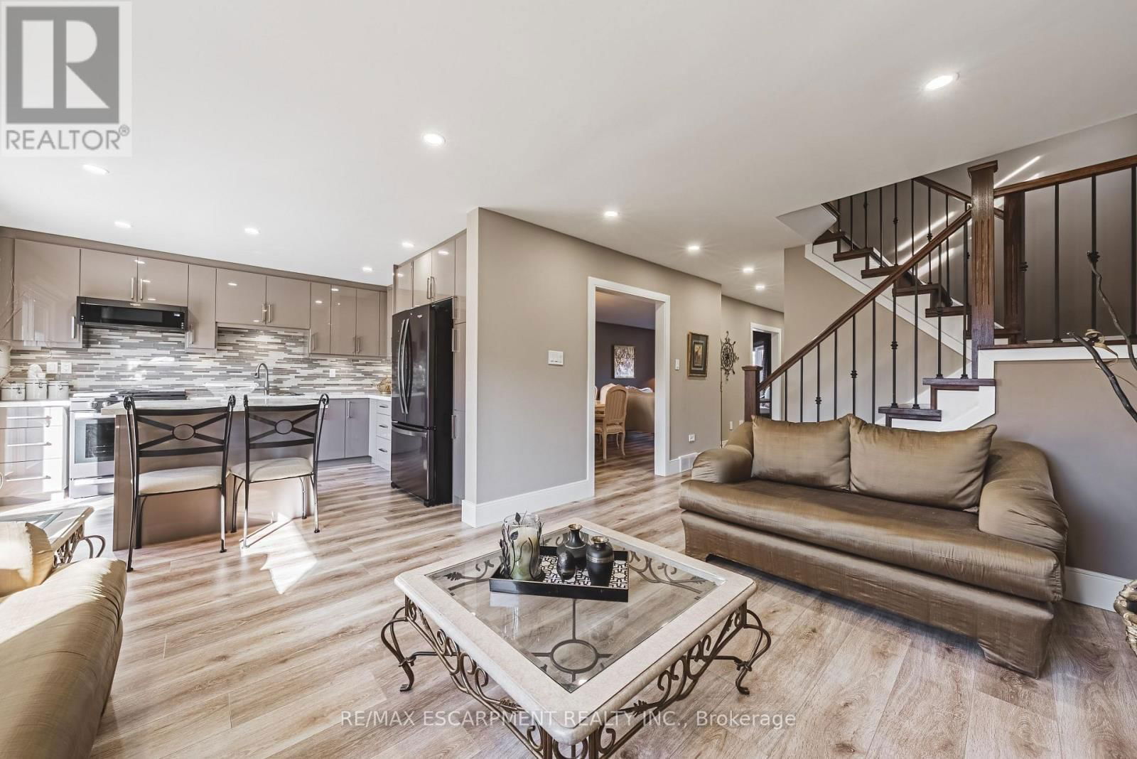 103 BROUGHTON AVENUE Image 14