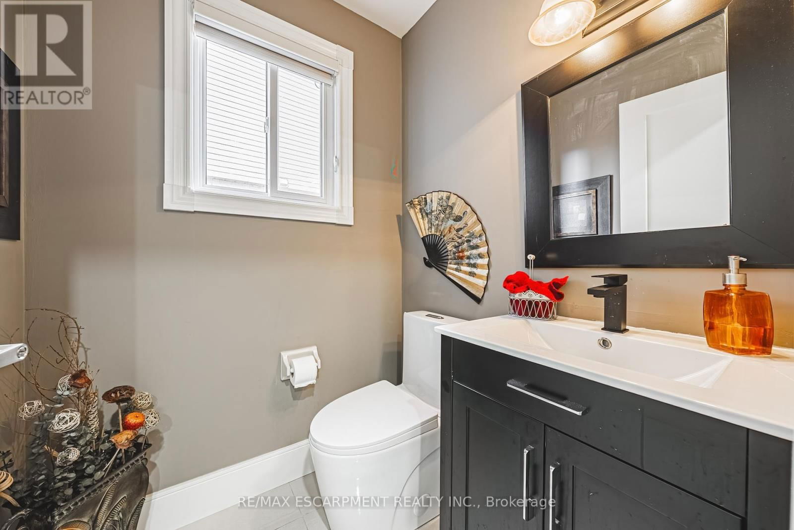 103 BROUGHTON AVENUE Image 20
