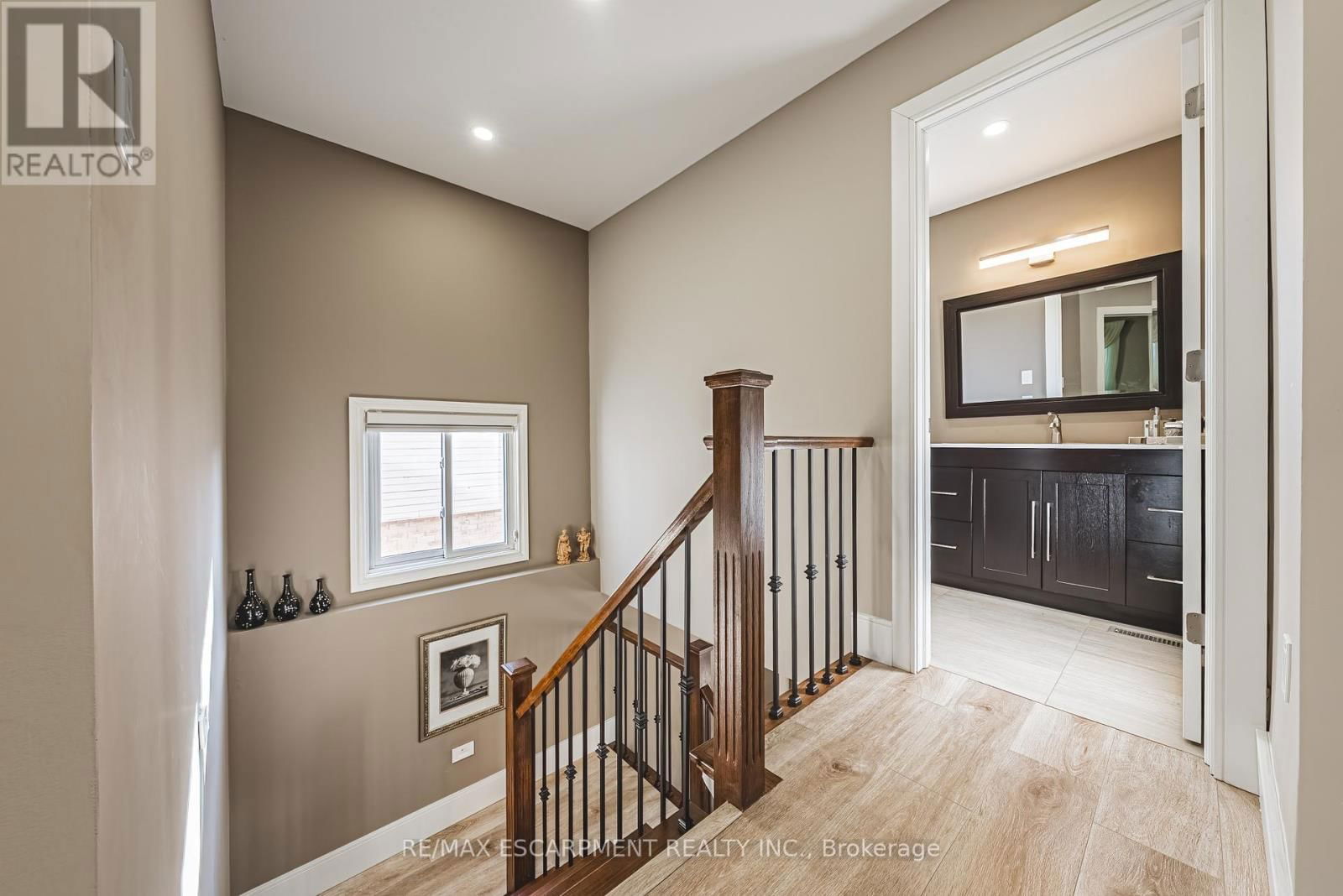 103 BROUGHTON AVENUE Image 21
