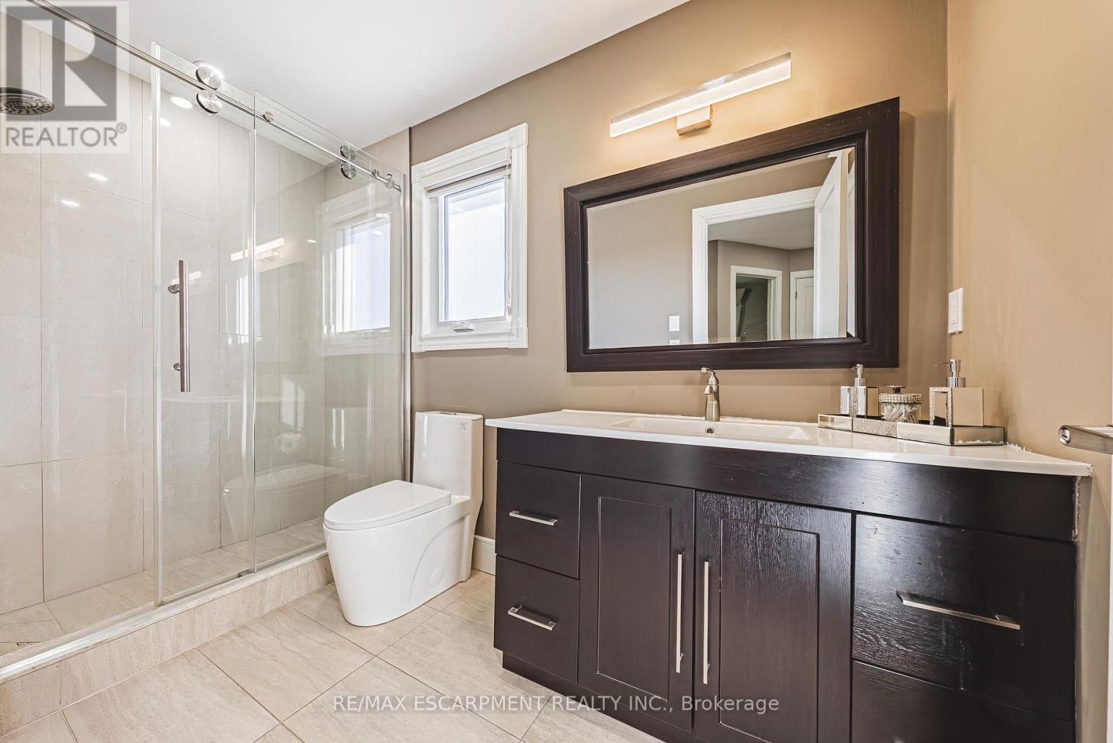 103 BROUGHTON AVENUE Image 22
