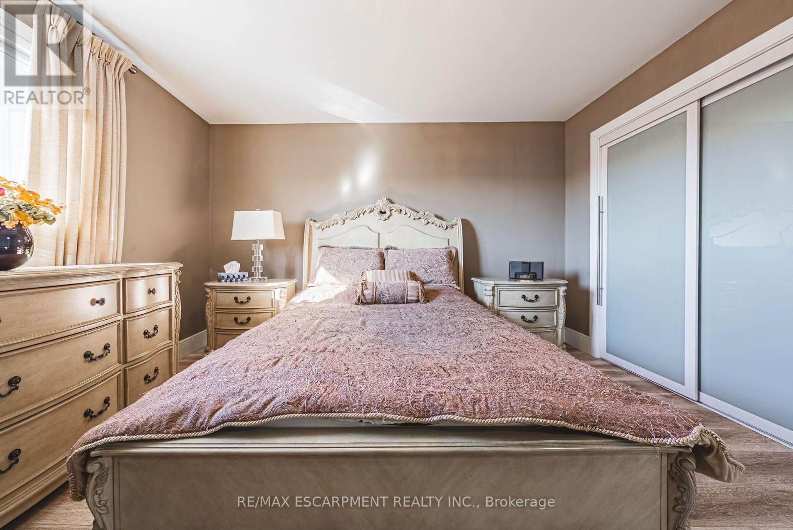 103 BROUGHTON AVENUE Image 26