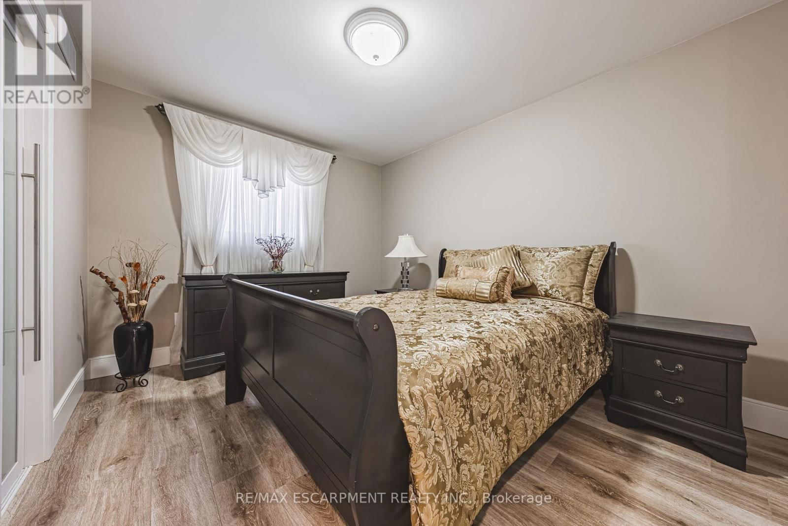 103 BROUGHTON AVENUE Image 28