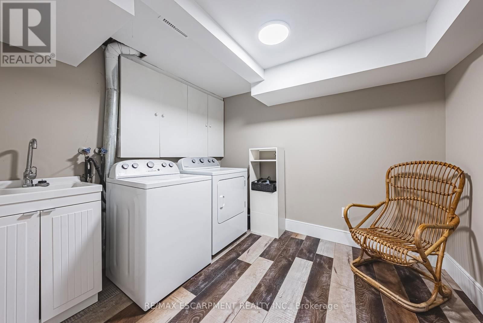 103 BROUGHTON AVENUE Image 30