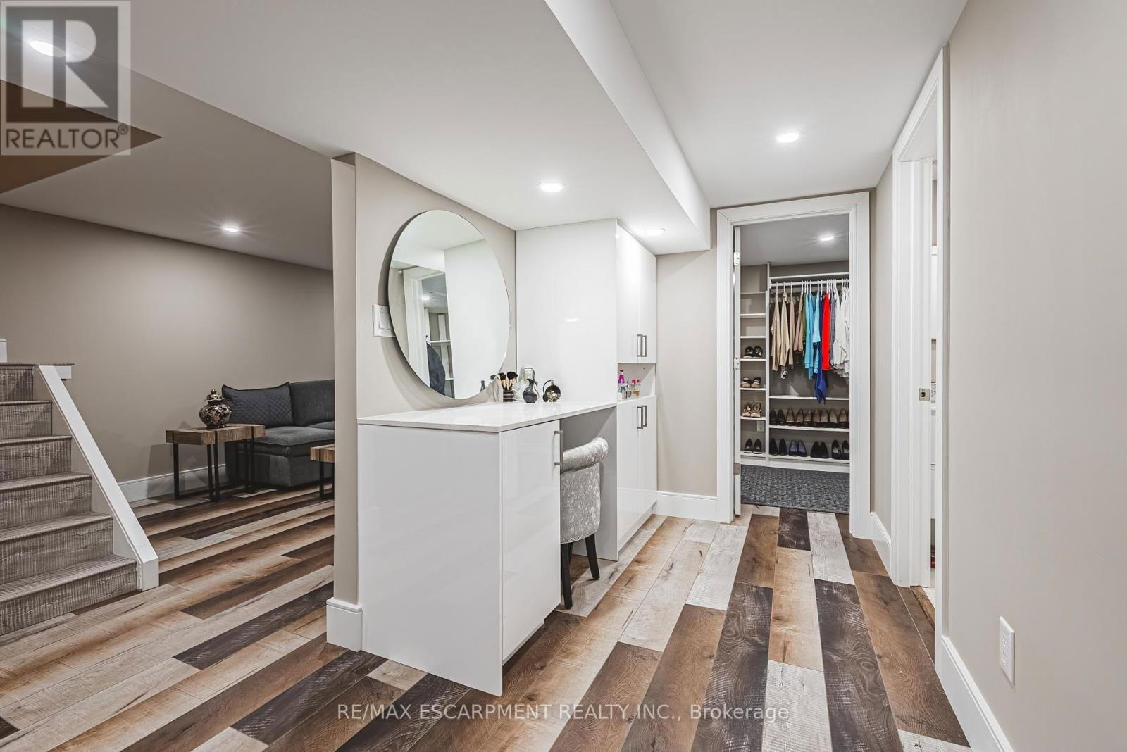 103 BROUGHTON AVENUE Image 31