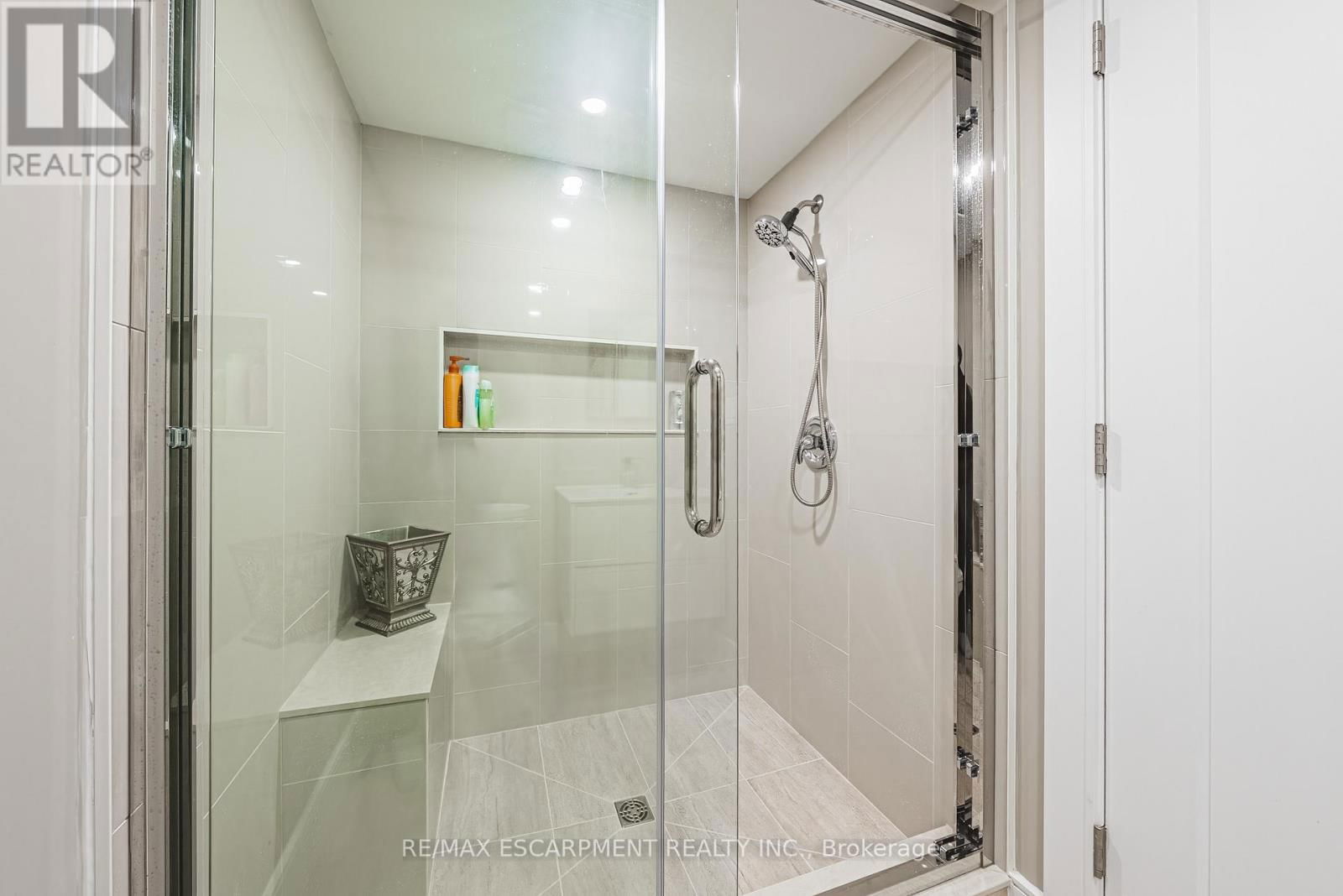 103 BROUGHTON AVENUE Image 33