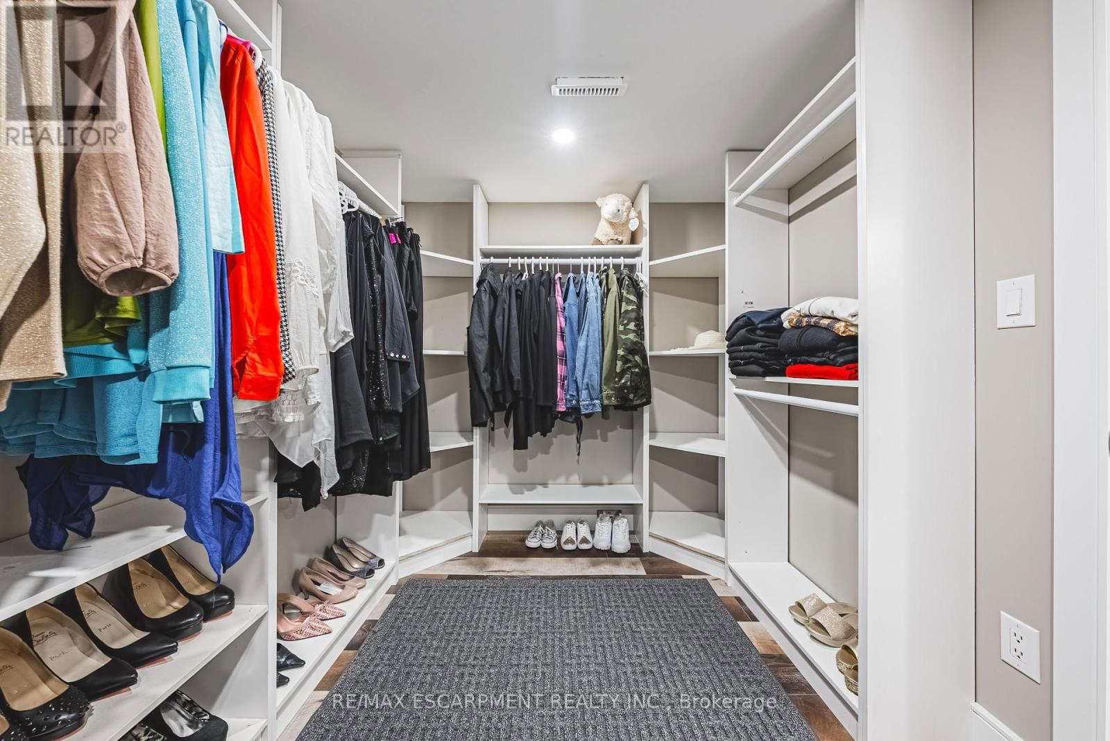 103 BROUGHTON AVENUE Image 34