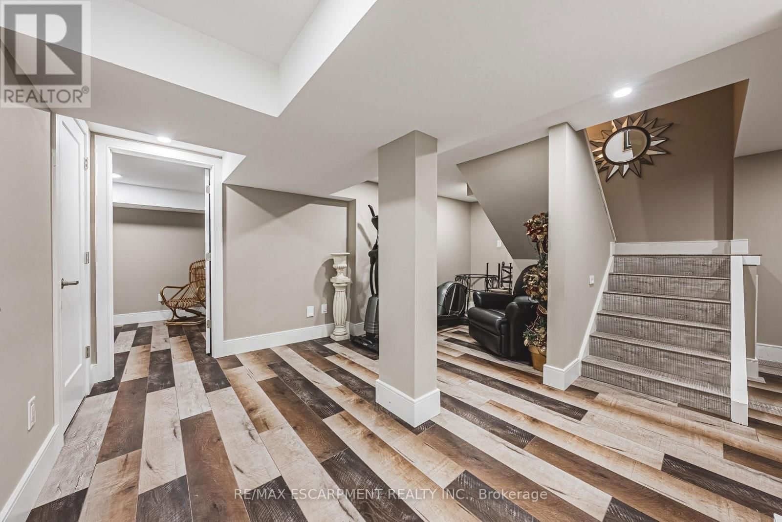 103 BROUGHTON AVENUE Image 36