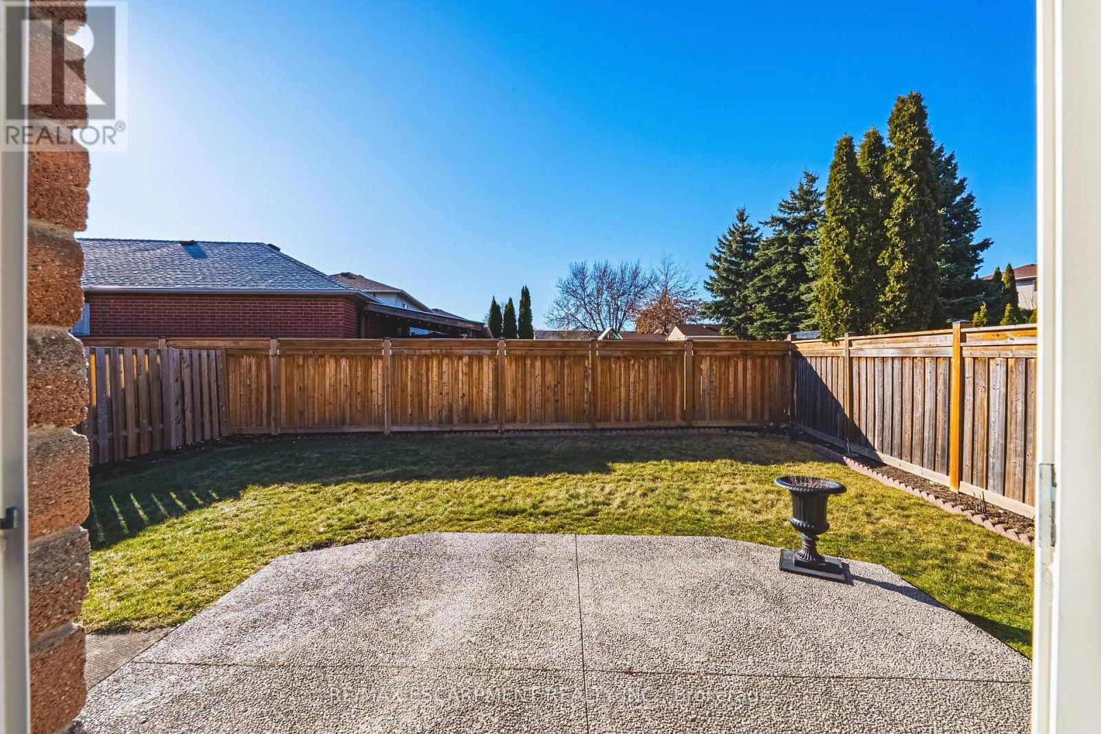103 BROUGHTON AVENUE Image 37