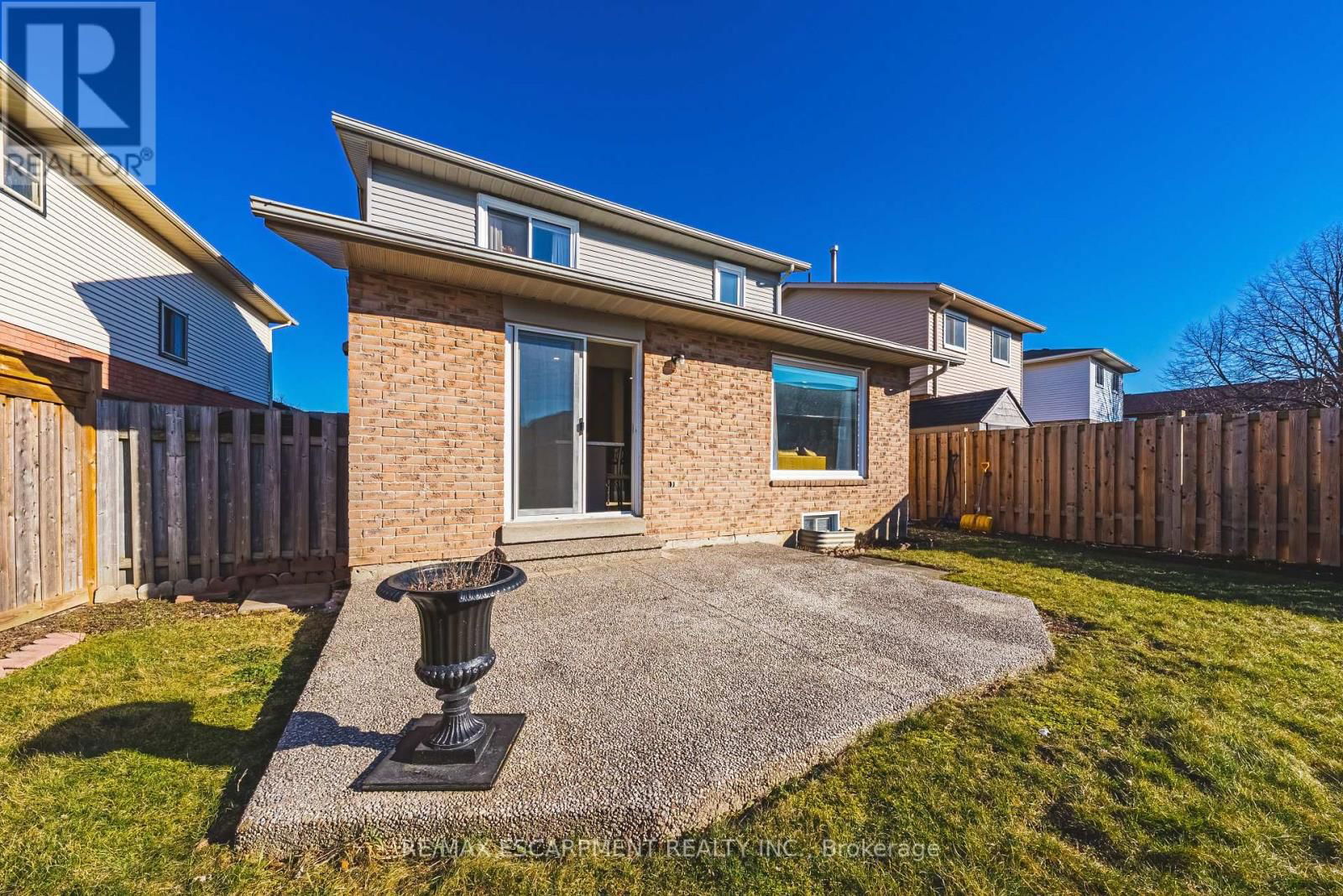 103 BROUGHTON AVENUE Image 38