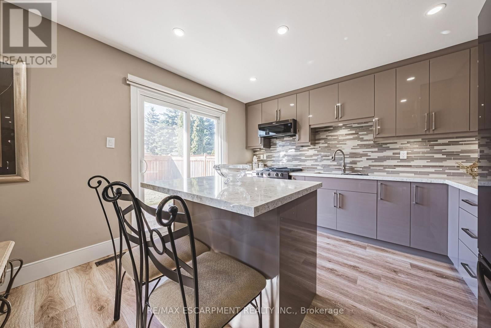 103 BROUGHTON AVENUE Image 9