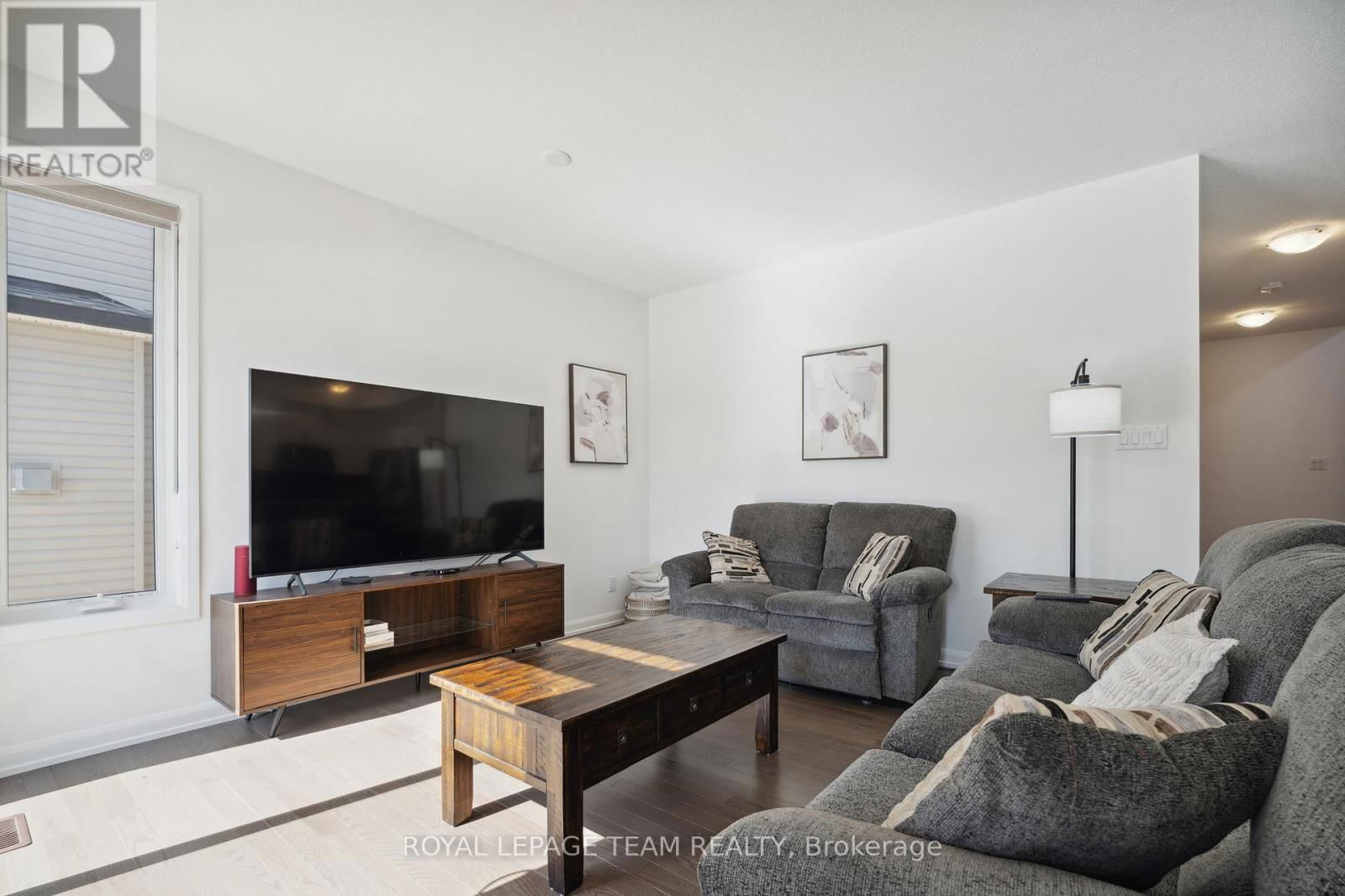 1217 DIAMOND STREET Image 12