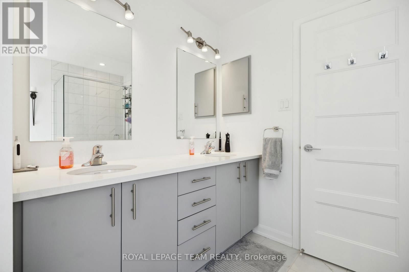 1217 DIAMOND STREET Image 18