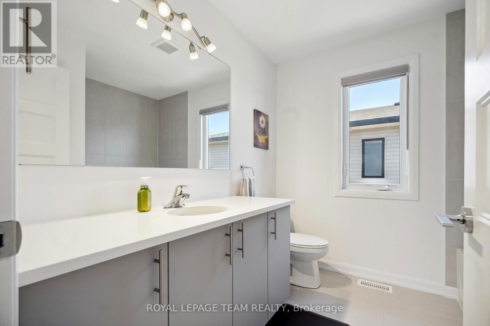 1217 DIAMOND STREET Image 23