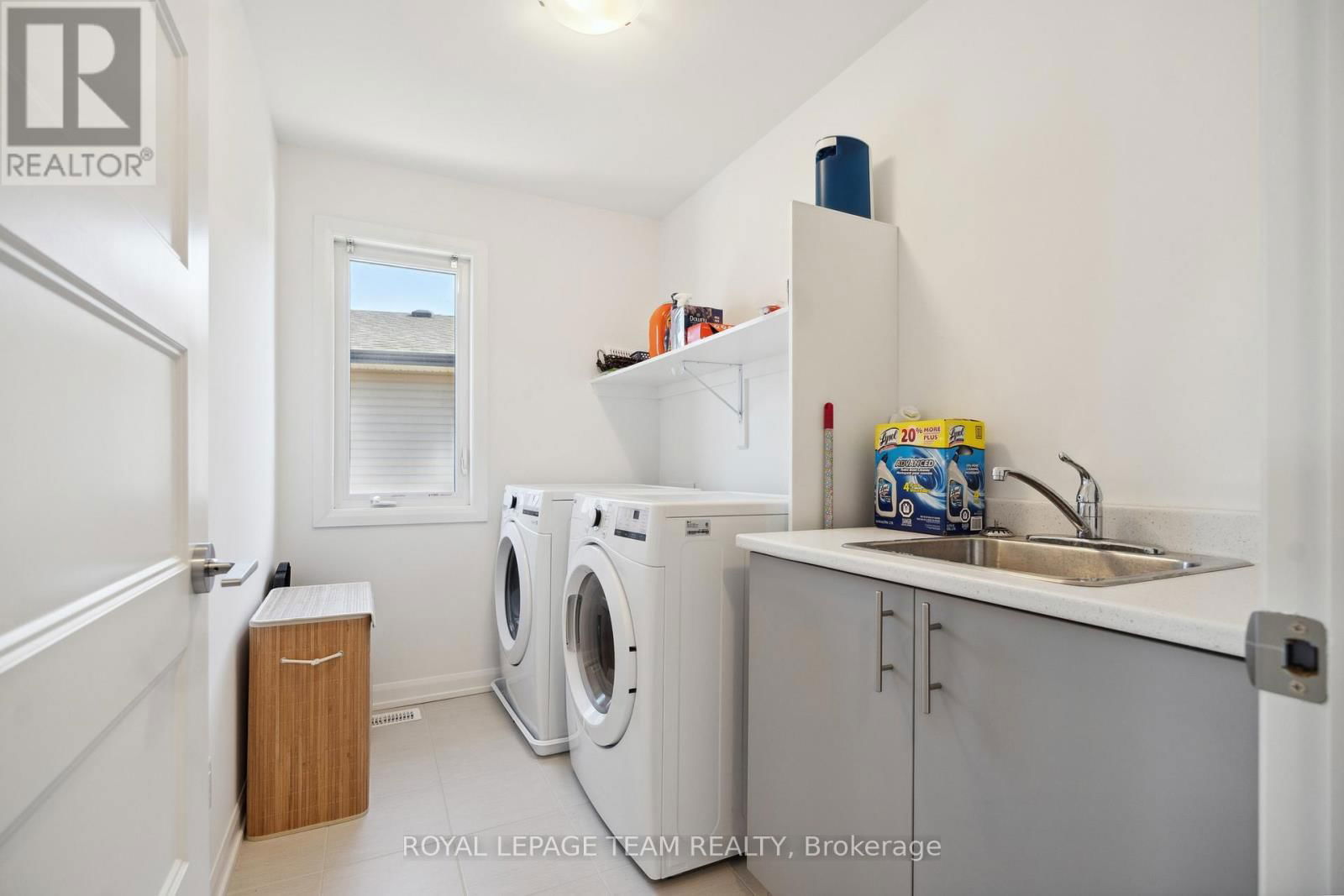 1217 DIAMOND STREET Image 24