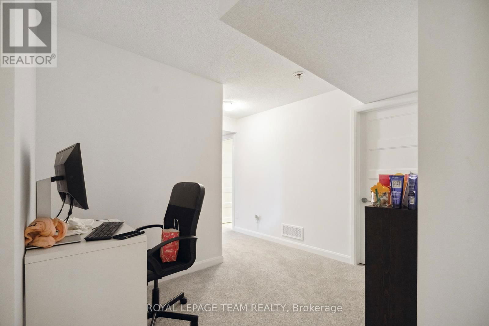 1217 DIAMOND STREET Image 27