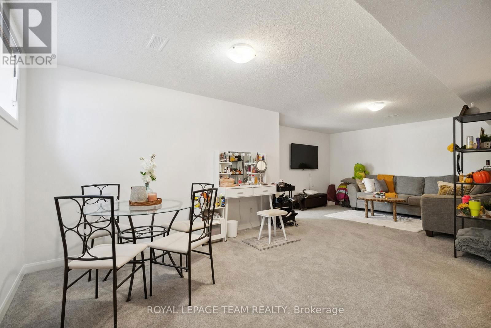 1217 DIAMOND STREET Image 28