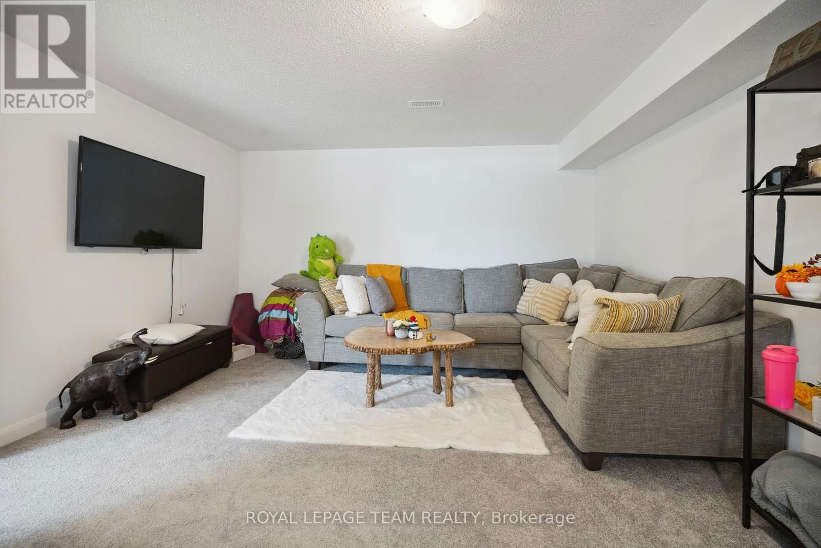 1217 DIAMOND STREET Image 30