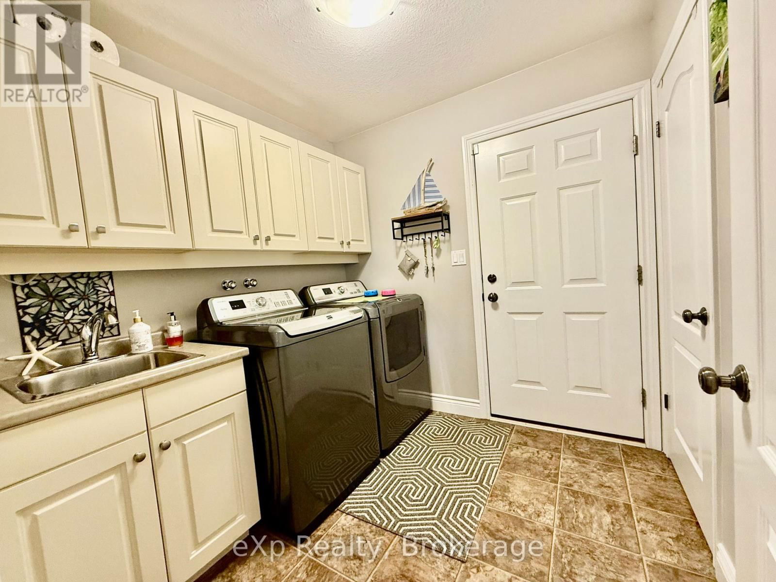 398 4TH STREET SOUTH Image 17