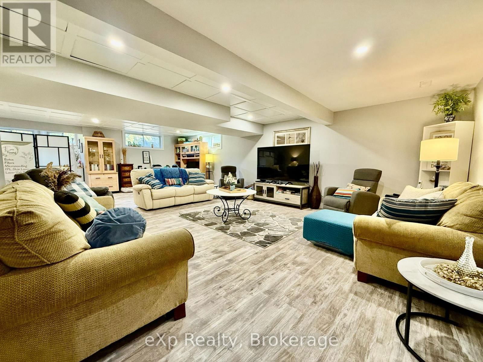 398 4TH STREET SOUTH Image 18