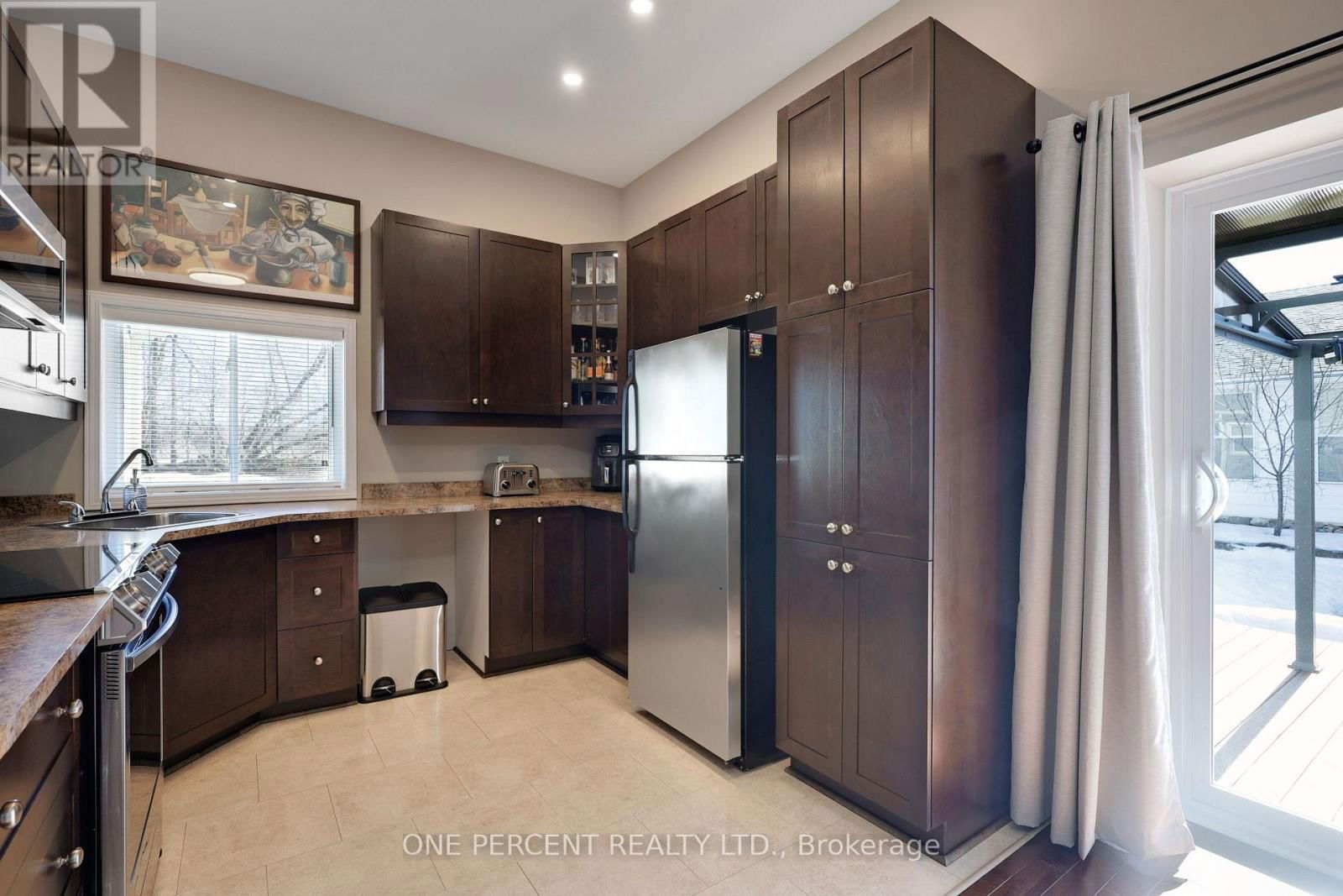 226 MCLAREN STREET Image 12