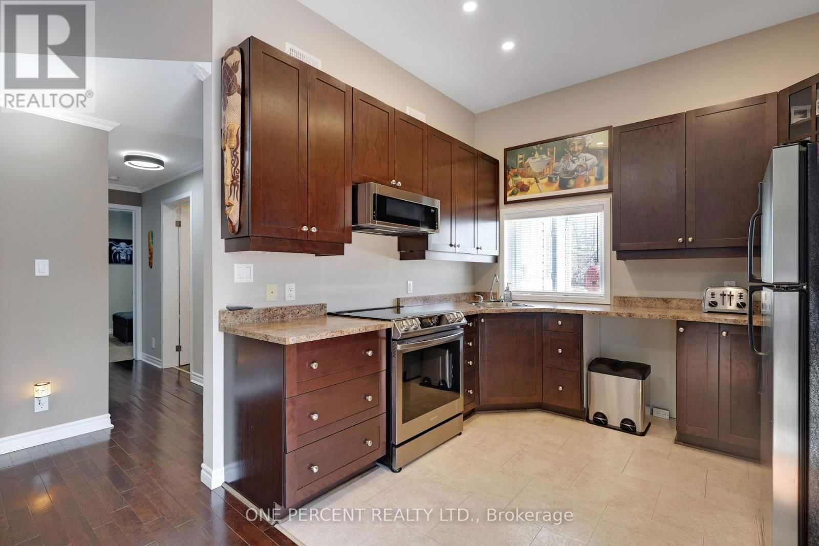 226 MCLAREN STREET Image 13