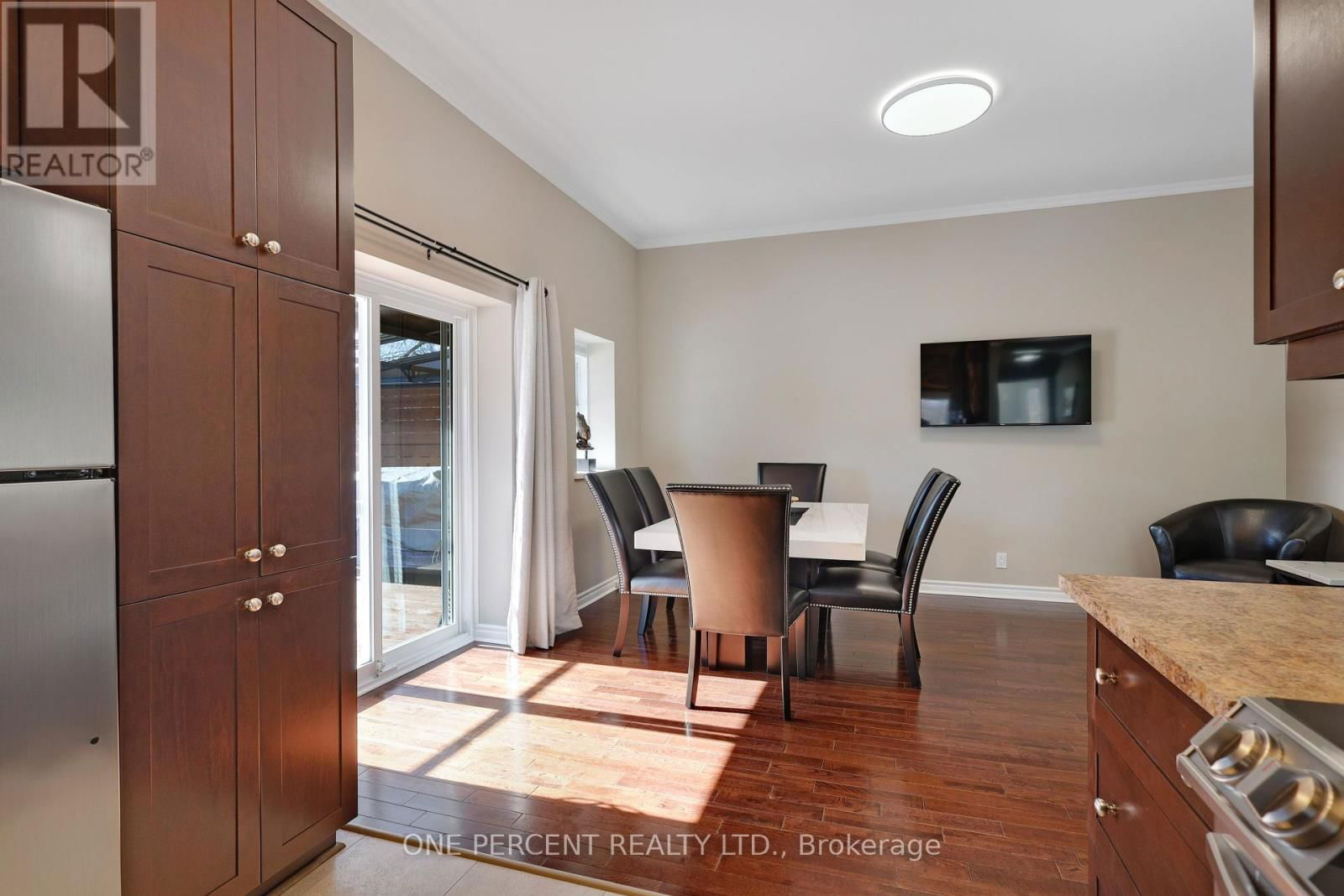 226 MCLAREN STREET Image 17