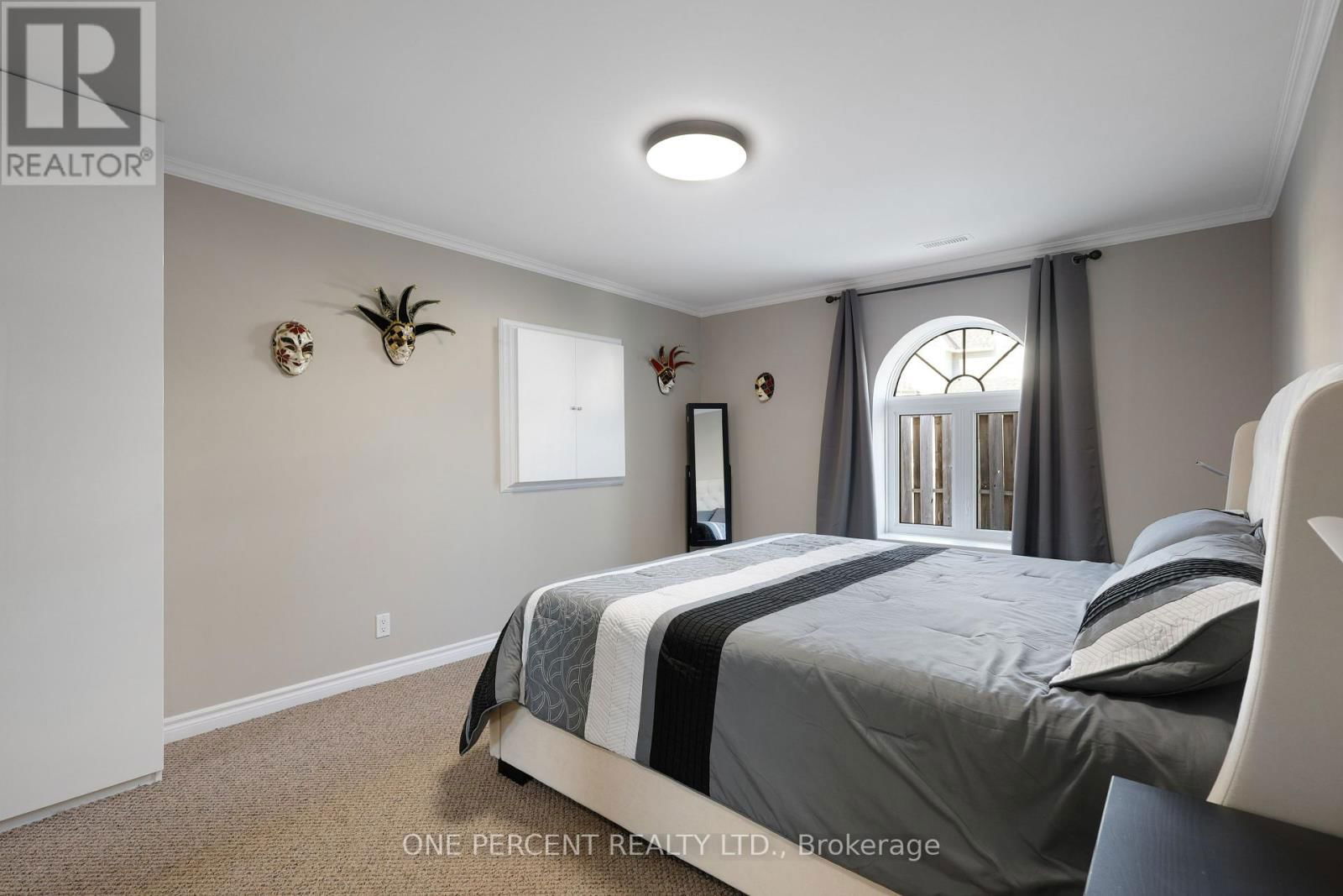 226 MCLAREN STREET Image 19