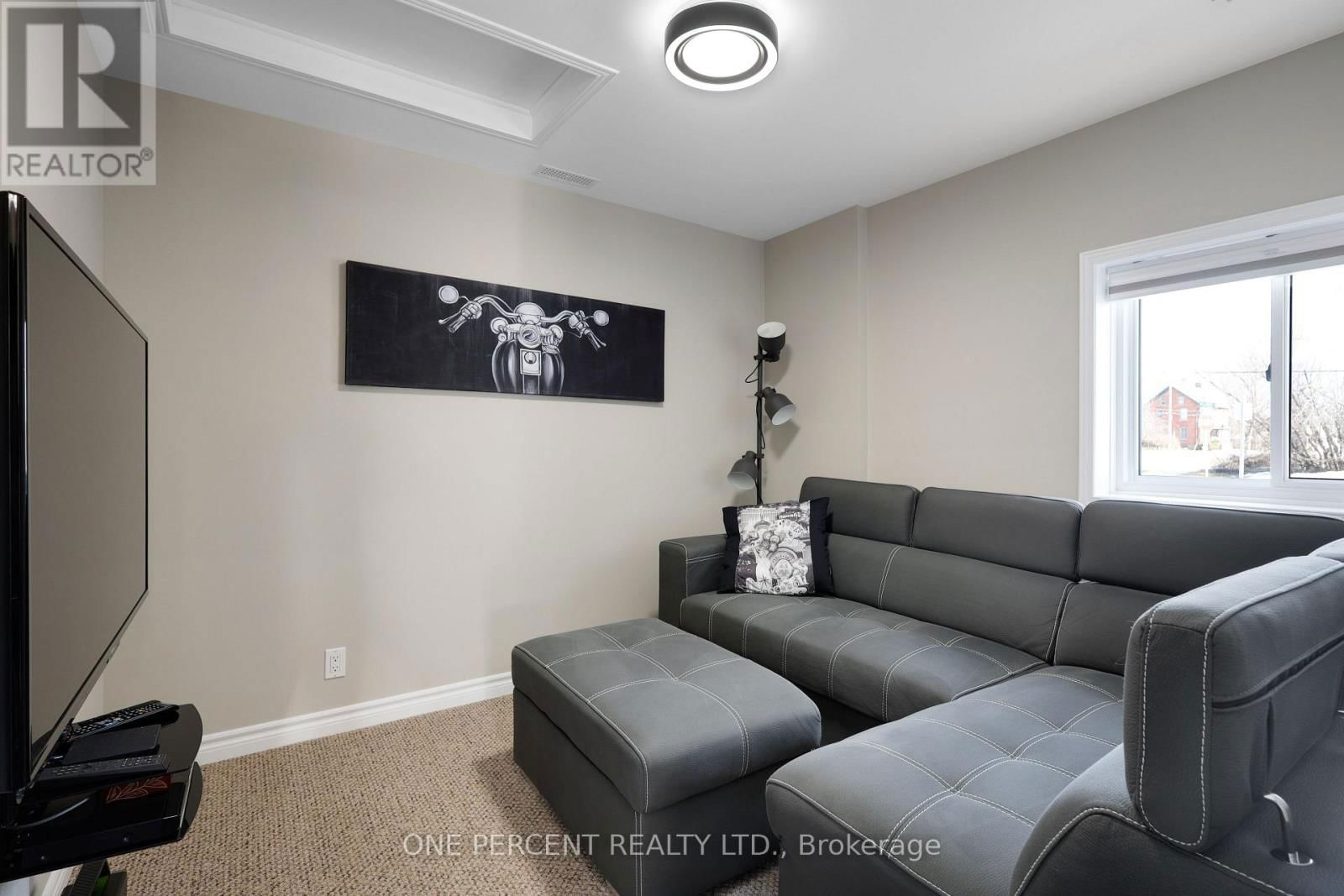 226 MCLAREN STREET Image 24