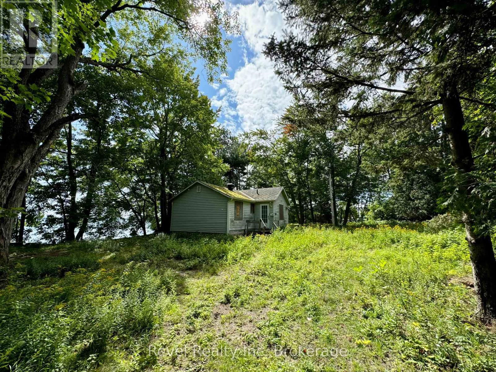 20 MOWAT CRESCENT Image 1