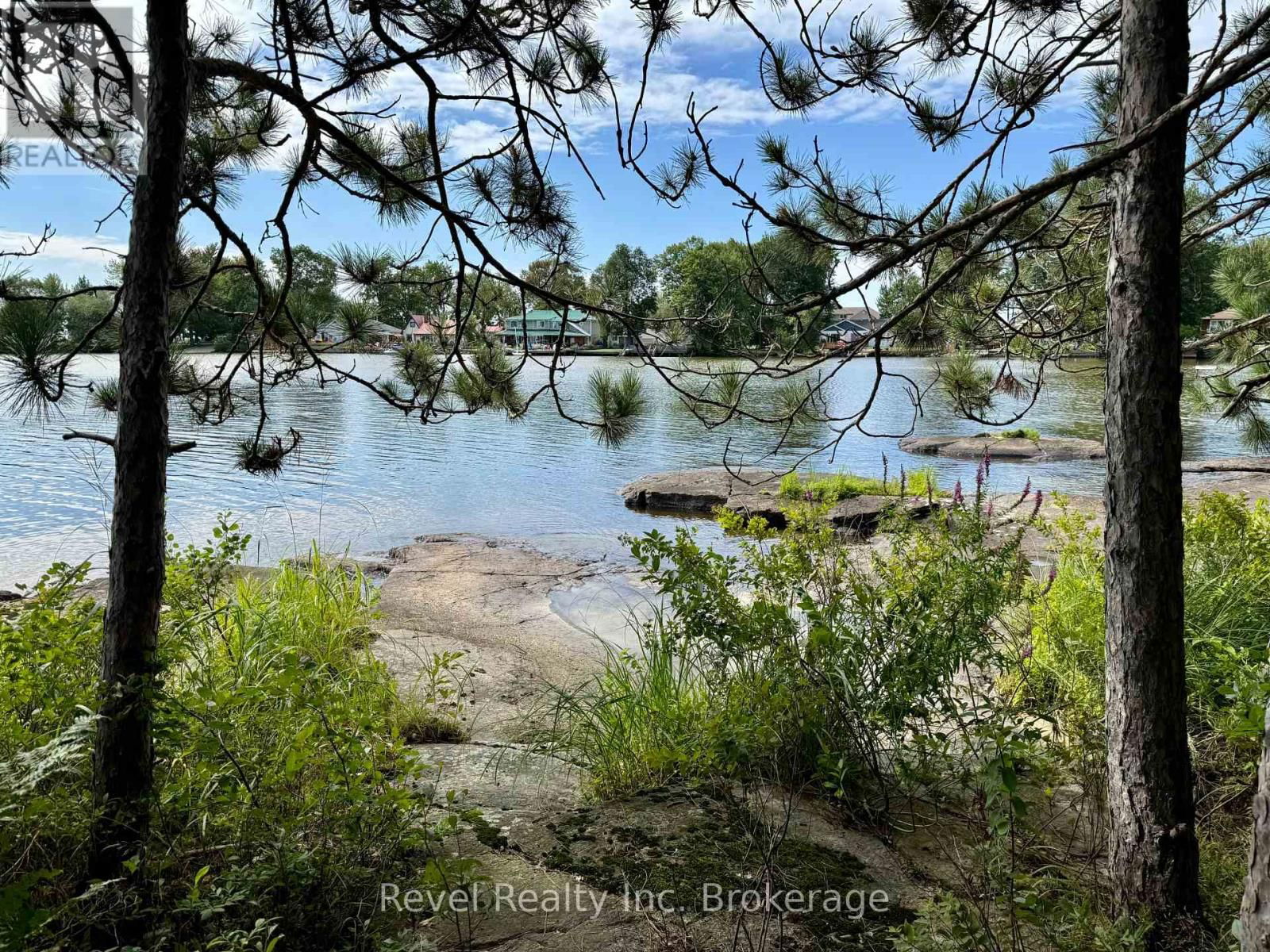 20 MOWAT CRESCENT Image 14