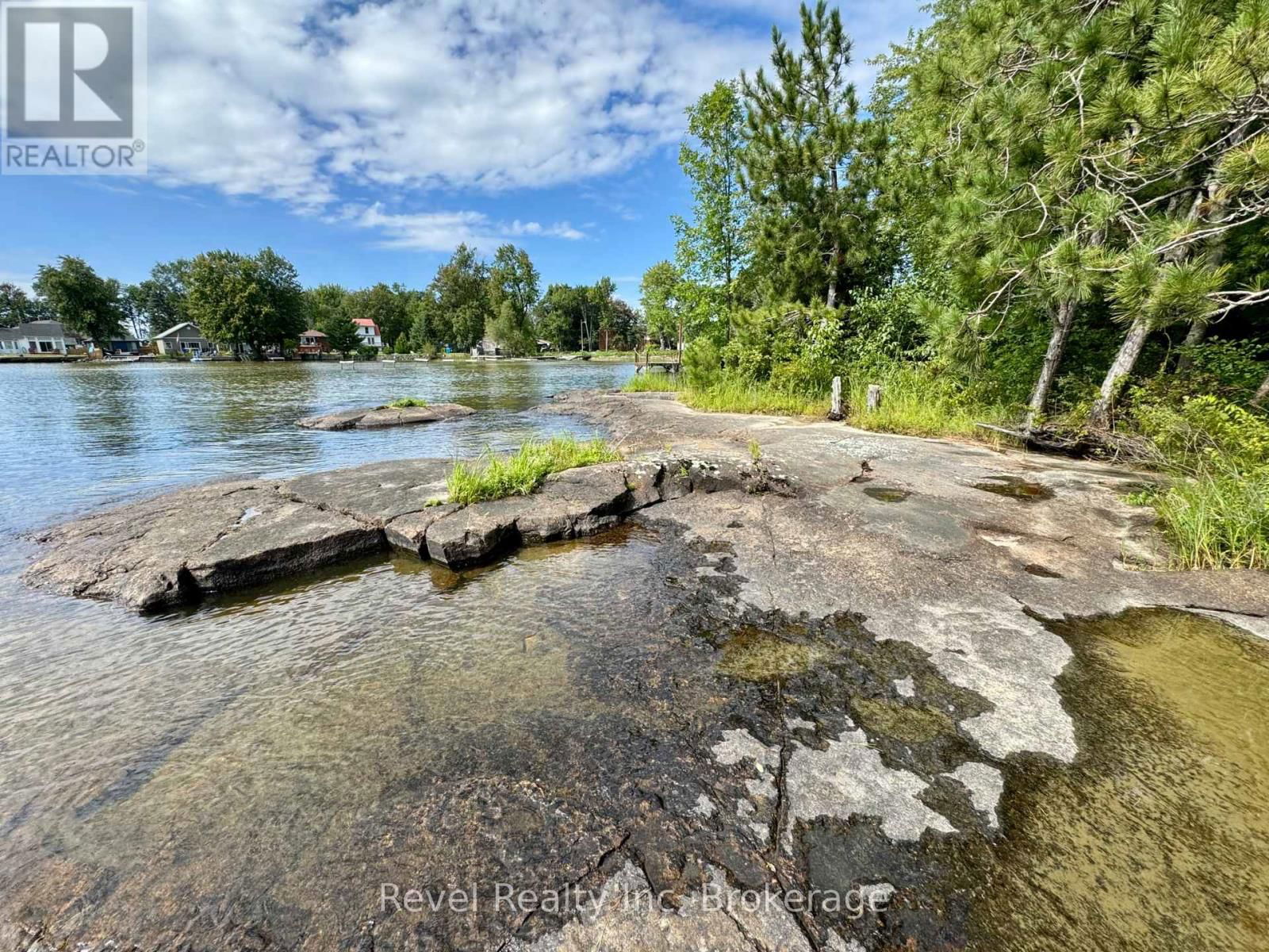 20 MOWAT CRESCENT Image 15