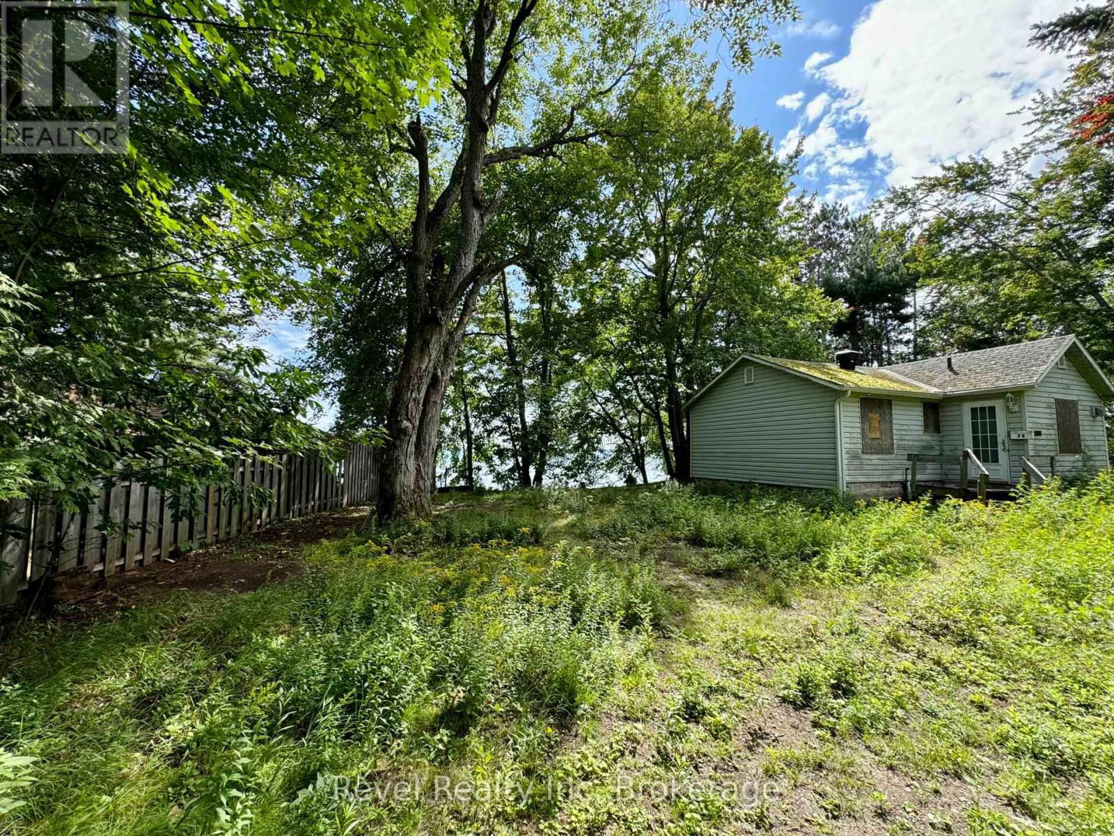20 MOWAT CRESCENT Image 2