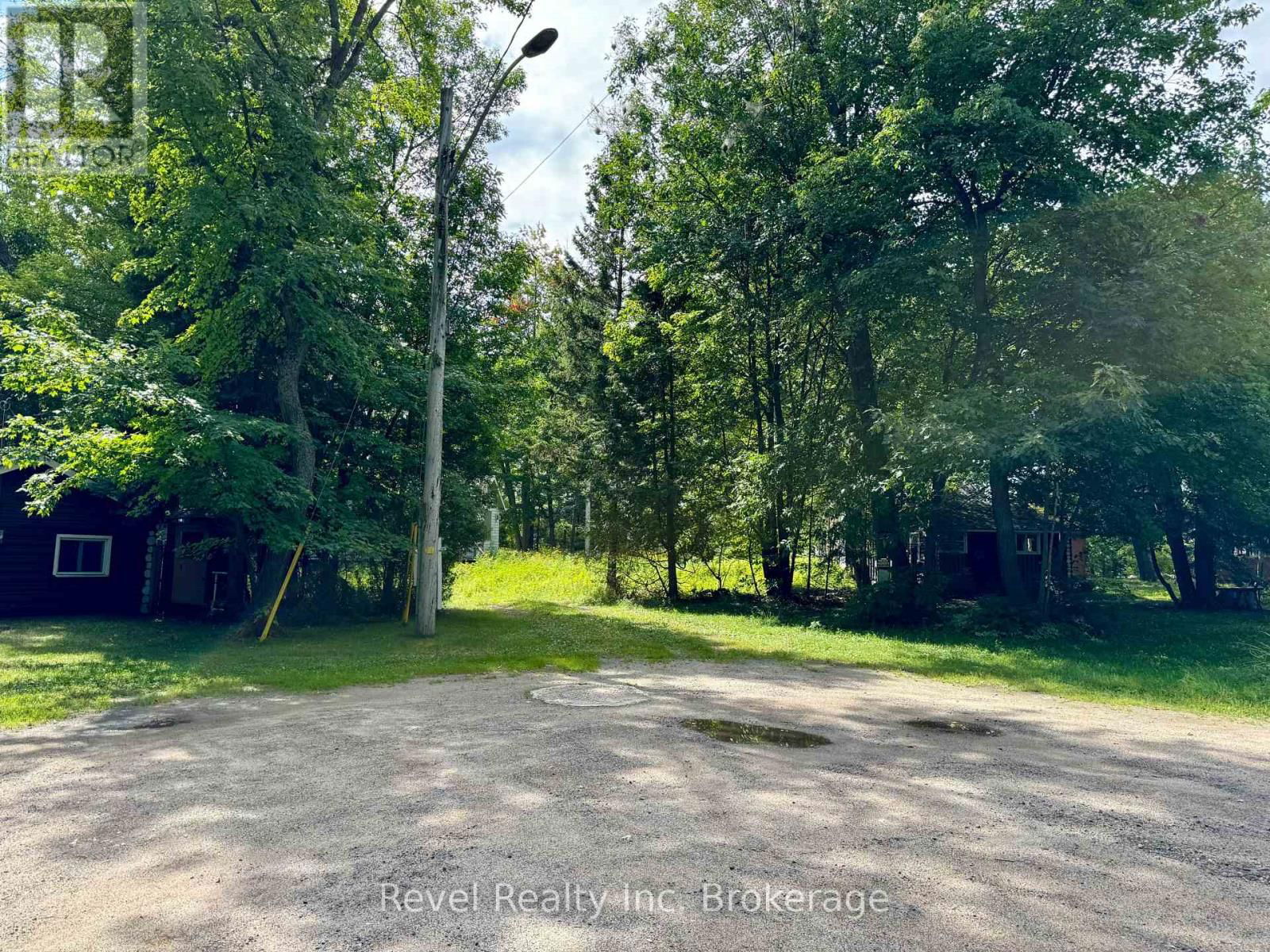 20 MOWAT CRESCENT Image 25