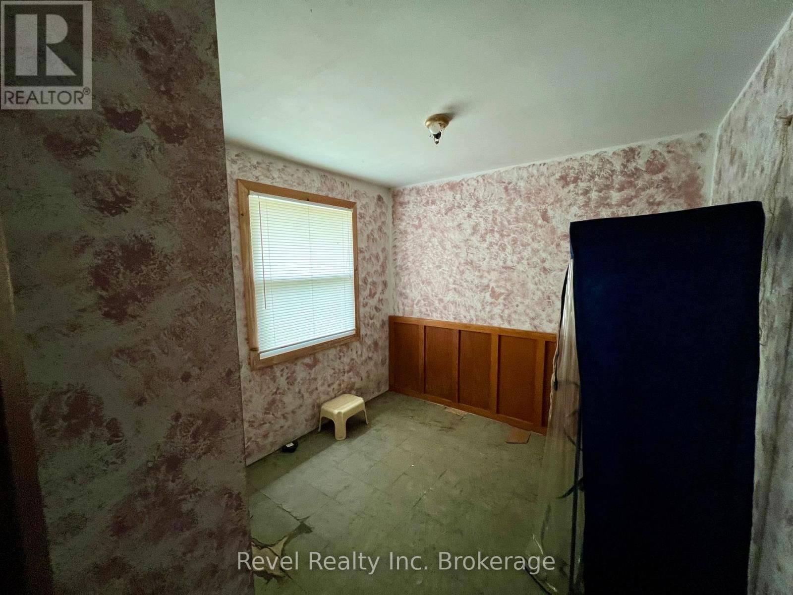 20 MOWAT CRESCENT Image 26