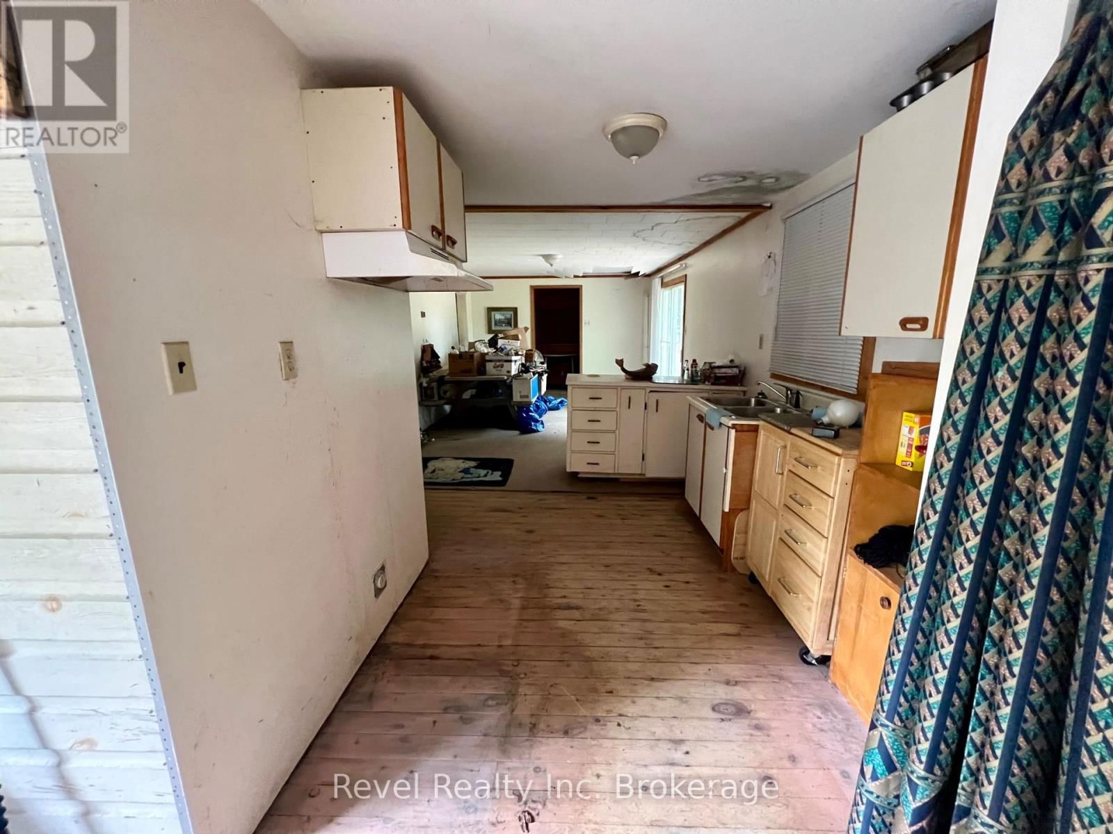 20 MOWAT CRESCENT Image 30