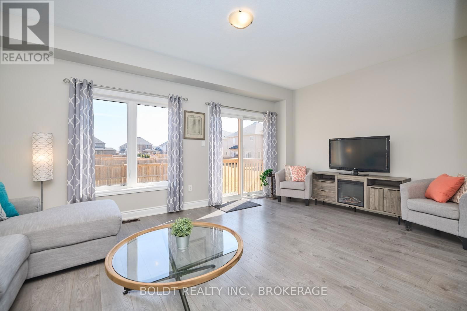 66 HOMESTEAD WAY Image 12