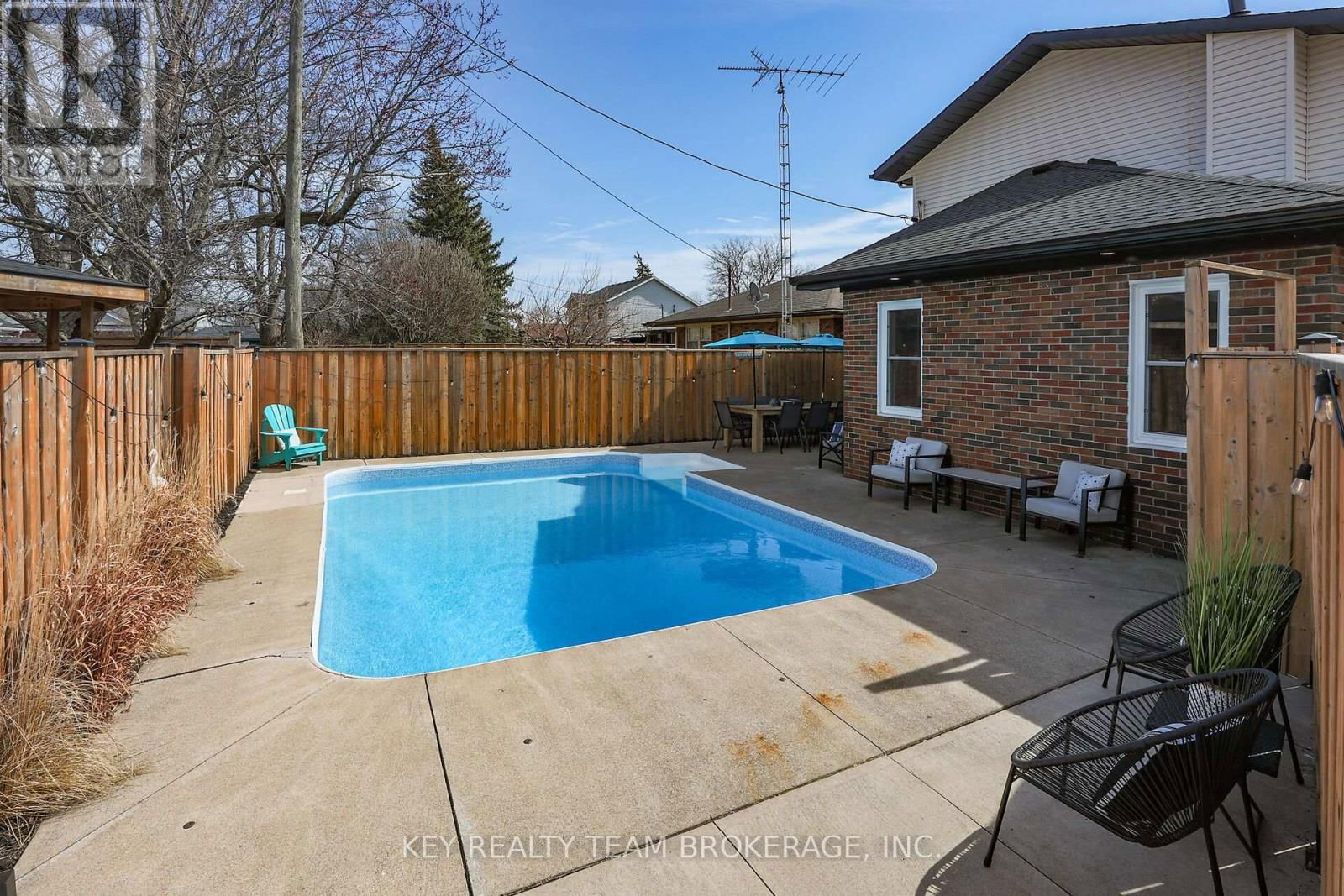 13 MARSDALE DRIVE Image 10