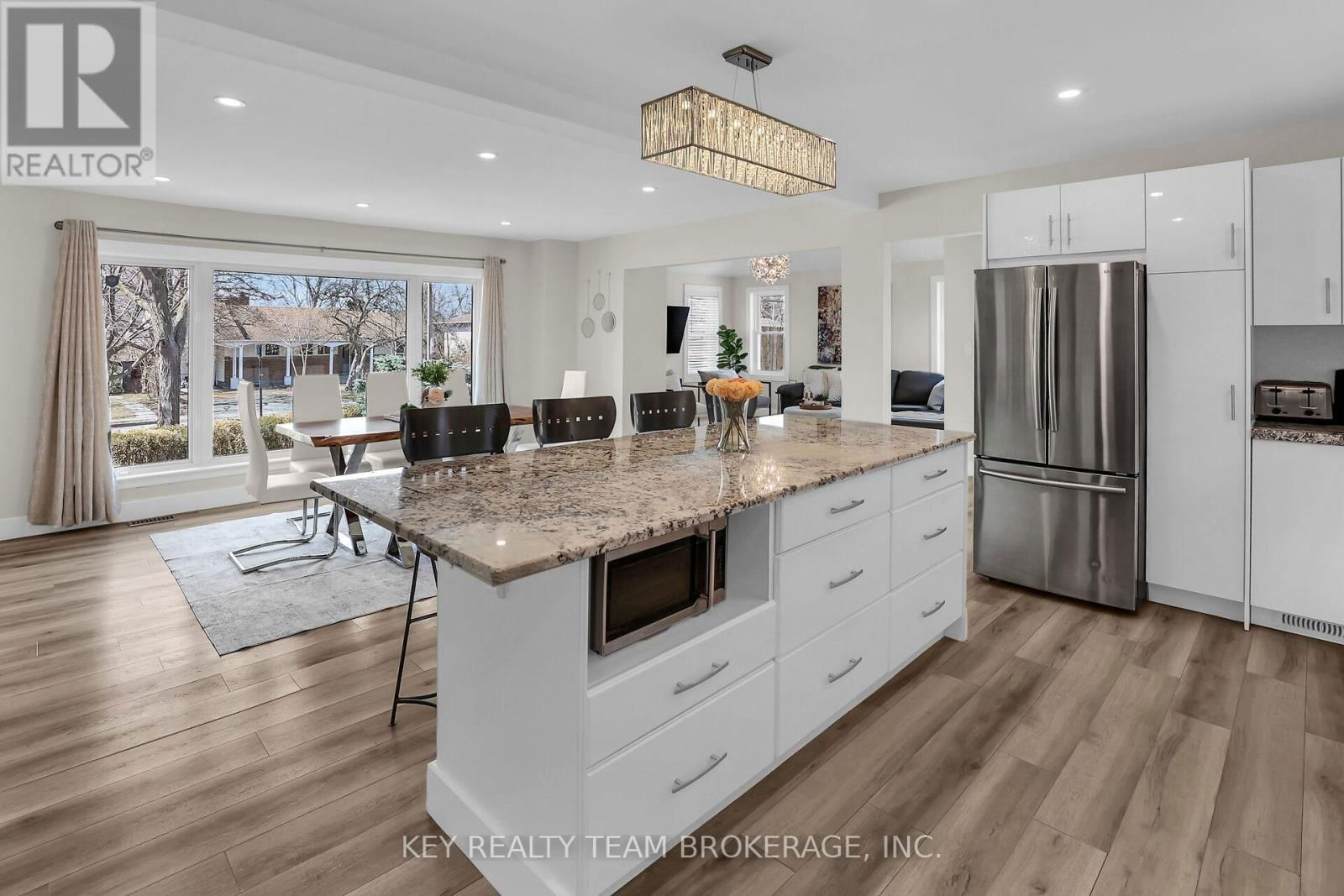 13 MARSDALE DRIVE Image 18