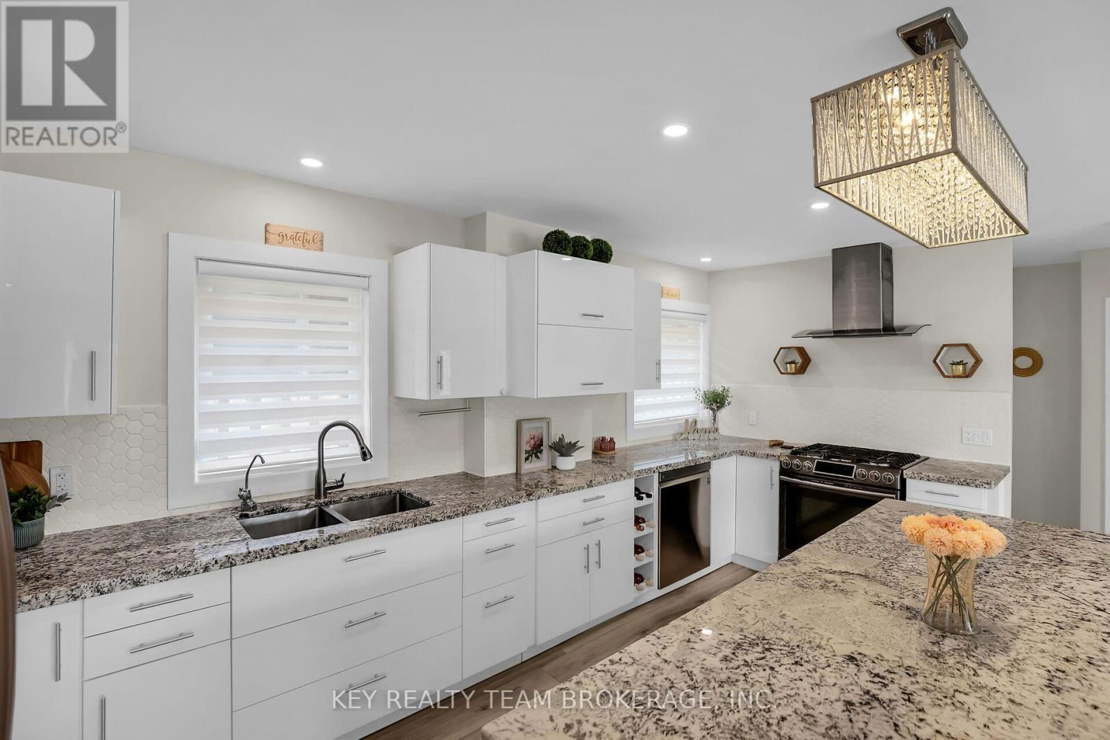 13 MARSDALE DRIVE Image 23