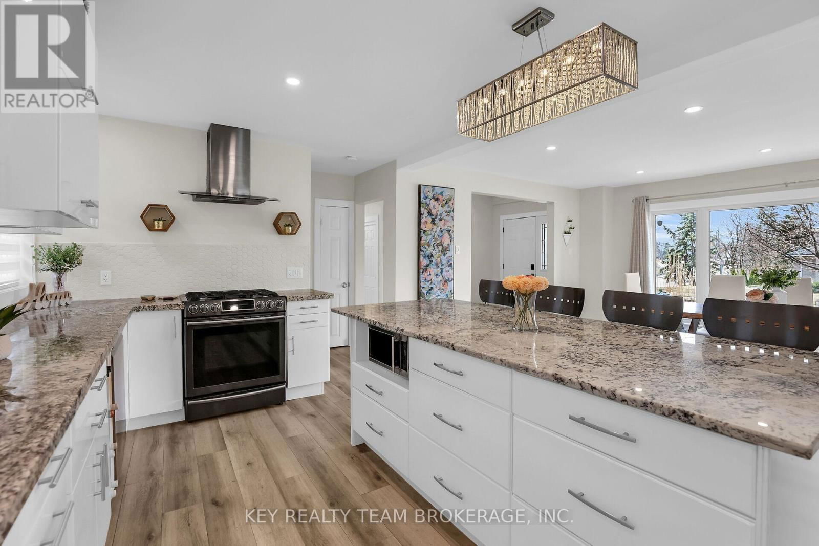 13 MARSDALE DRIVE Image 24