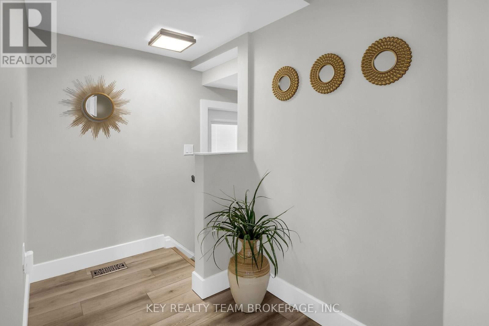 13 MARSDALE DRIVE Image 42