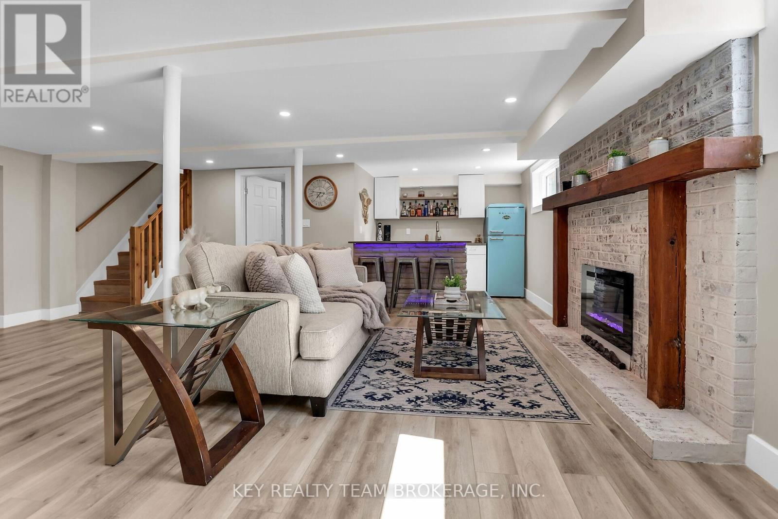 13 MARSDALE DRIVE Image 43