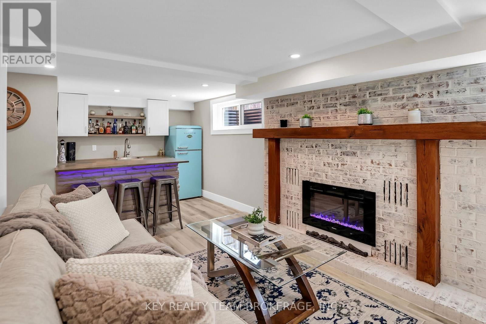 13 MARSDALE DRIVE Image 44