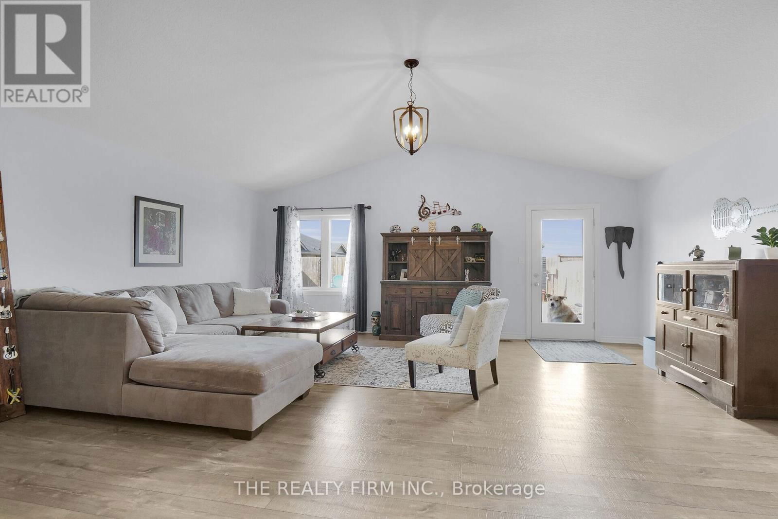 120 PEACH TREE BOULEVARD Image 14