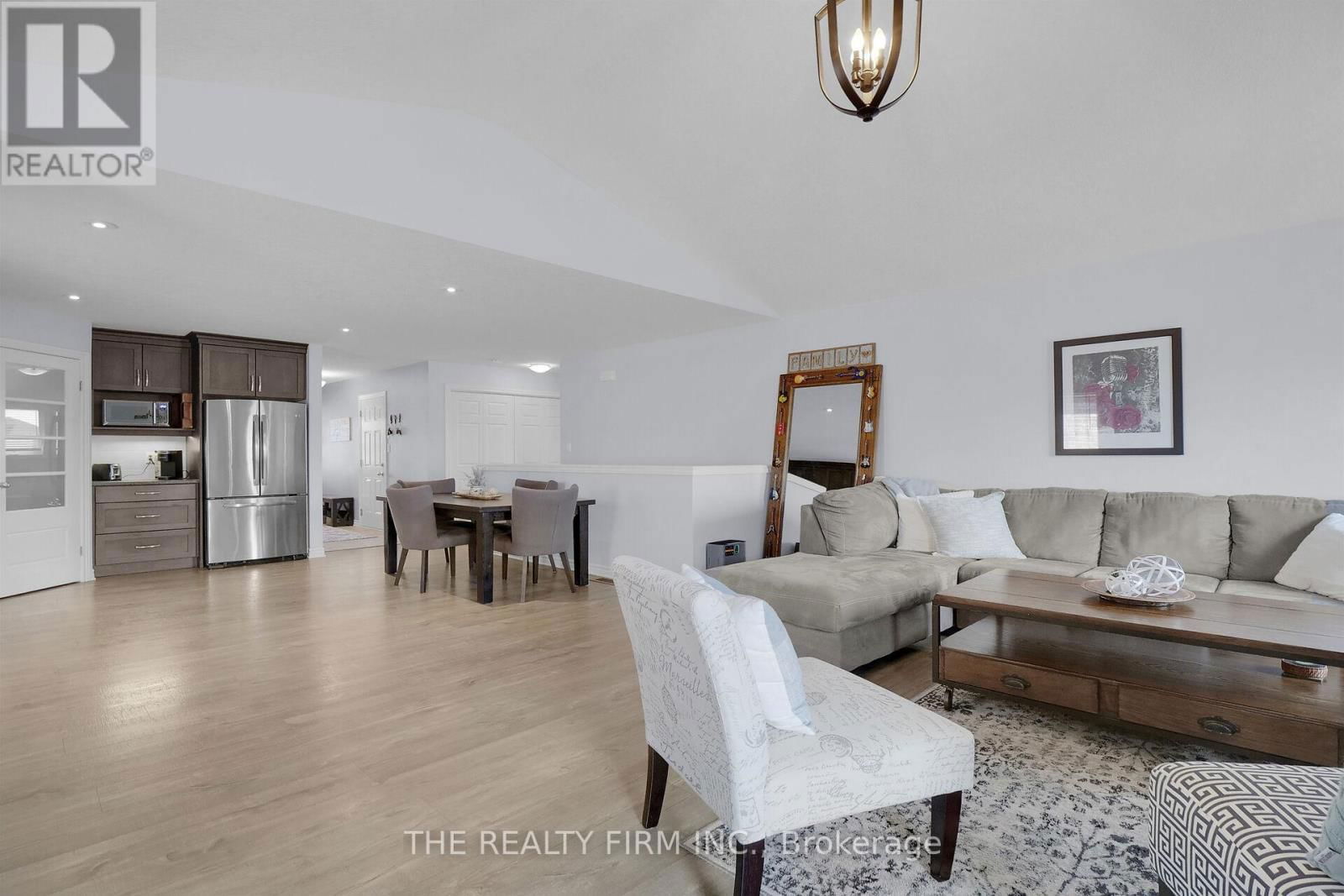 120 PEACH TREE BOULEVARD Image 16